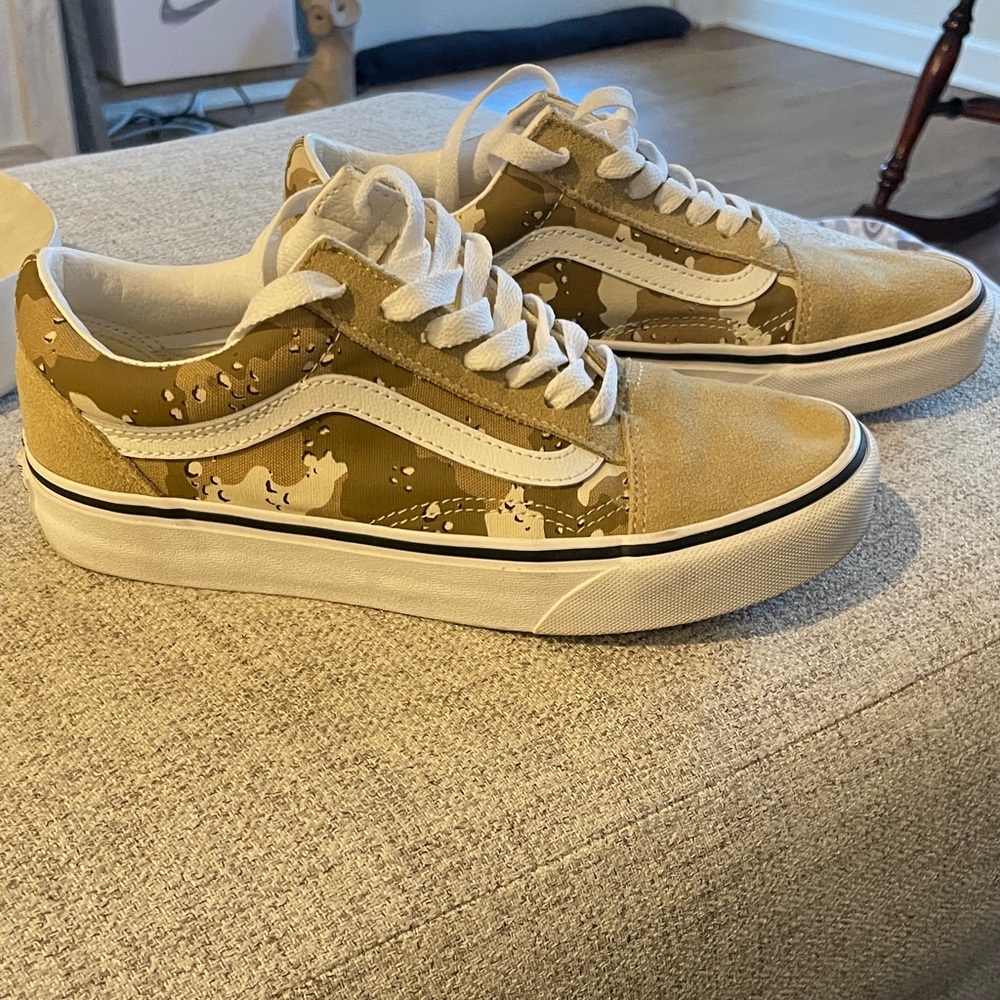 Vans Camouflage Tan and White Sneakers Women’s 6.5, Great Condition